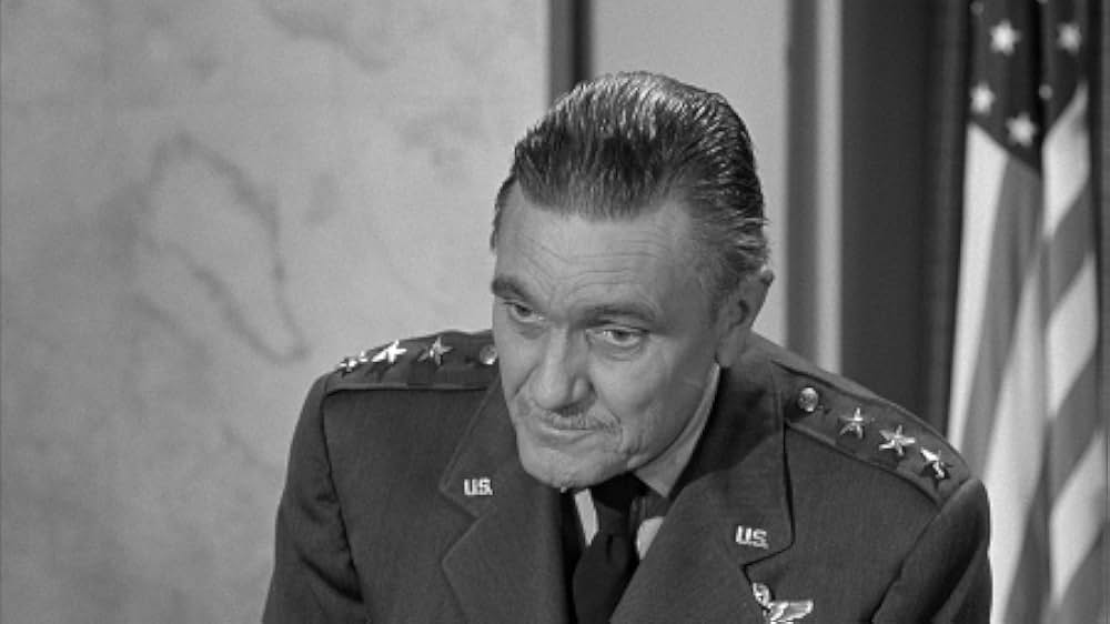 人類危機一髪！巨大怪鳥の爪の画像