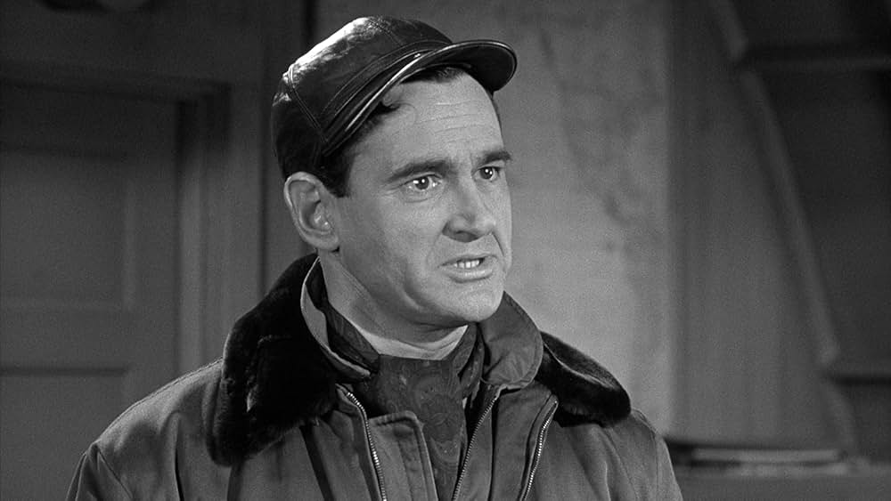 人類危機一髪！巨大怪鳥の爪の画像