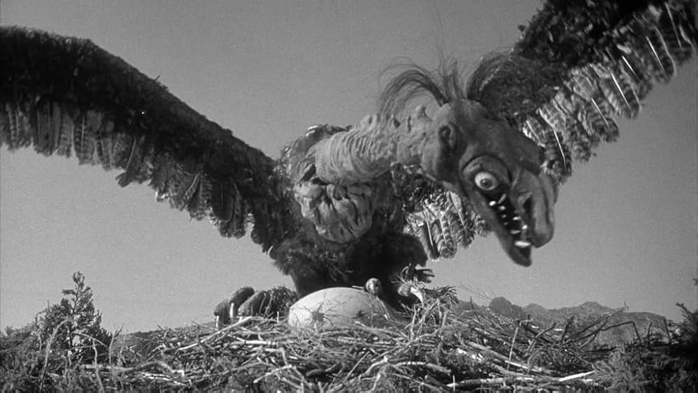 人類危機一髪！巨大怪鳥の爪の画像