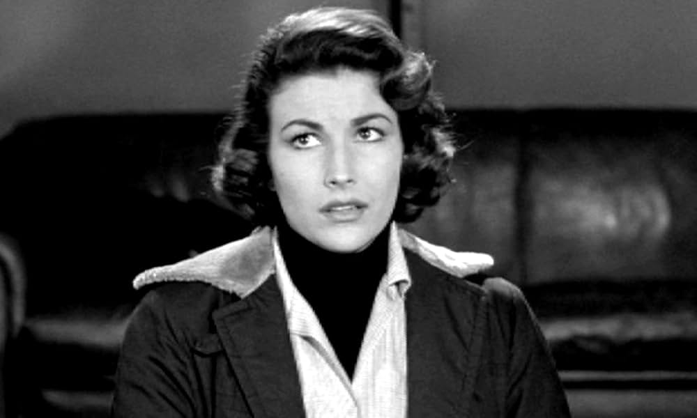 人類危機一髪！巨大怪鳥の爪の画像