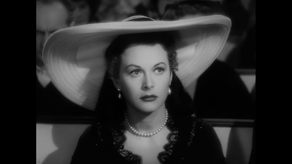 奇妙な女の画像