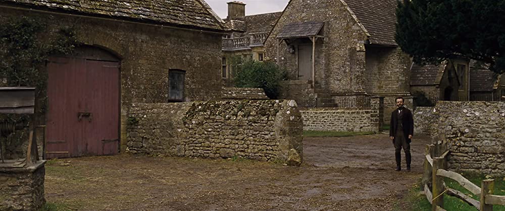 遥か群衆を離れての画像