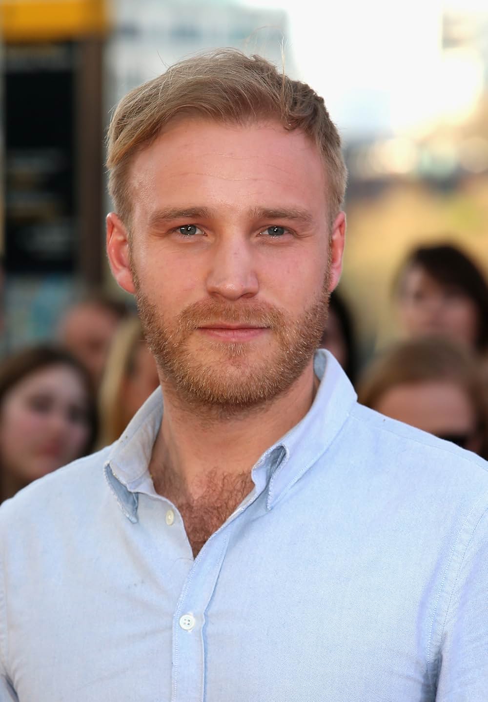 遥か群衆を離れての画像