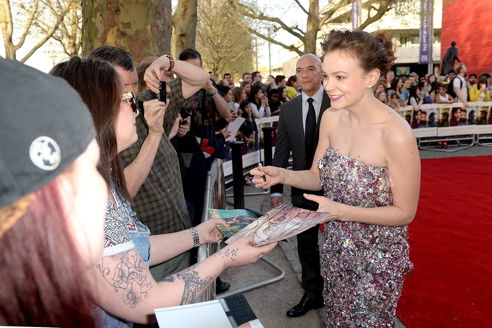 遥か群衆を離れての画像