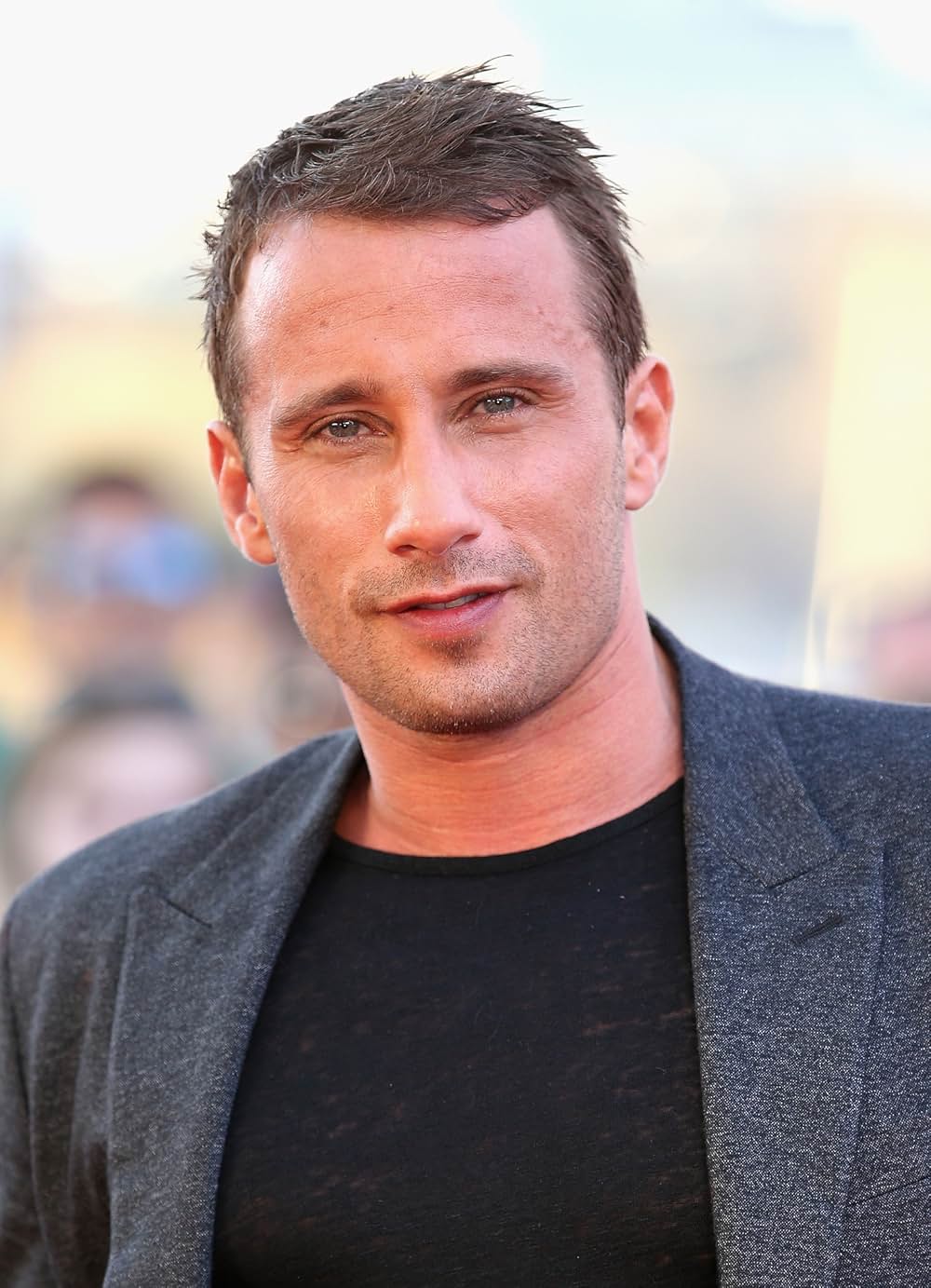 遥か群衆を離れての画像