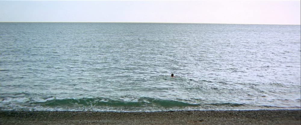 遥か群衆を離れての画像