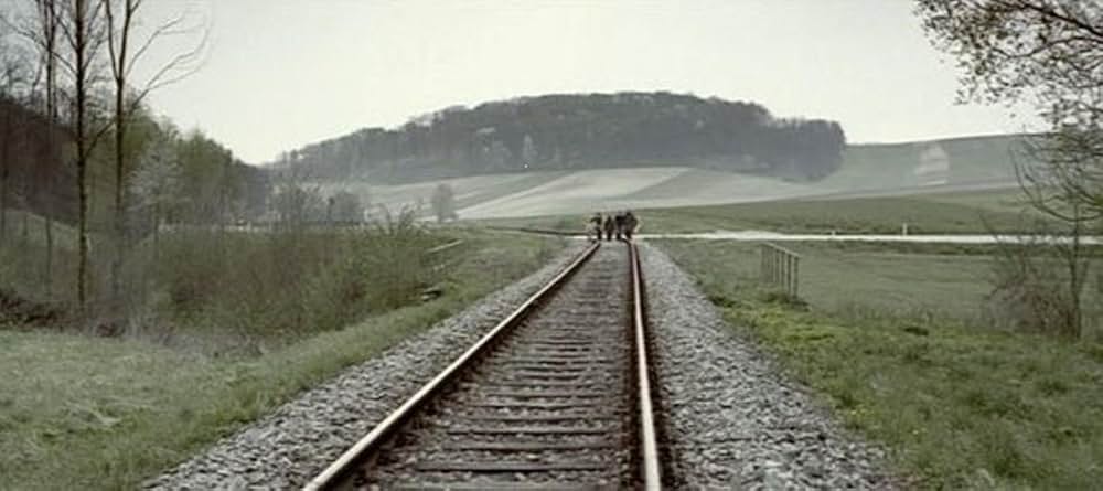 狼とアーロン少年の画像