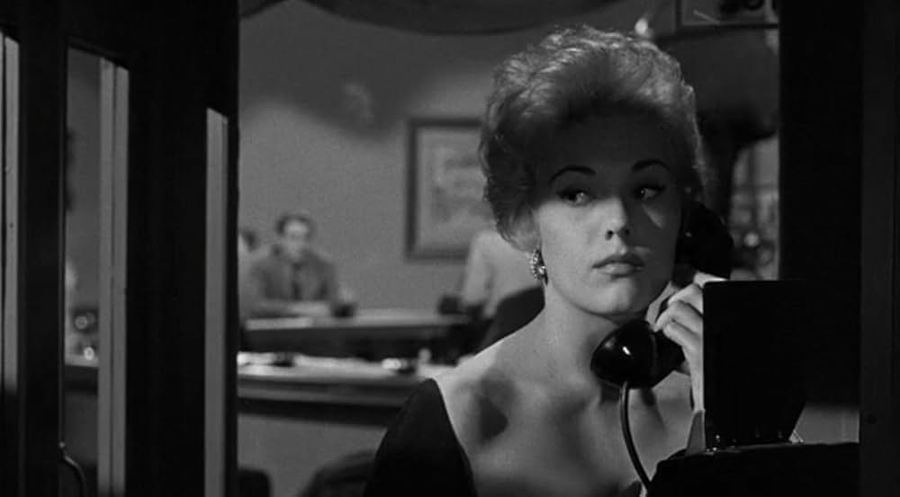 殺人者はバッヂをつけていたの画像