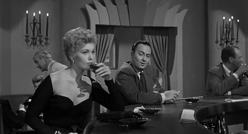 殺人者はバッヂをつけていたの画像