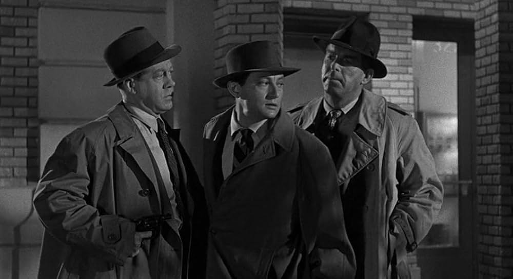 殺人者はバッヂをつけていたの画像