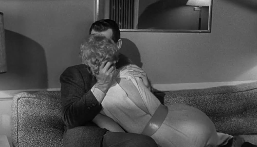 殺人者はバッヂをつけていたの画像