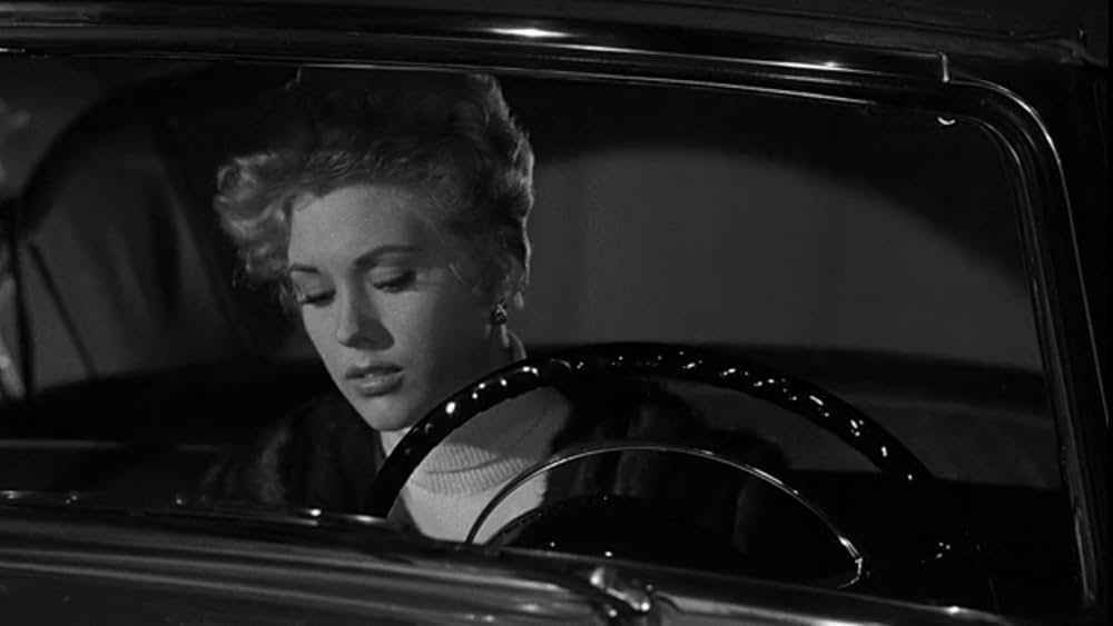 殺人者はバッヂをつけていたの画像