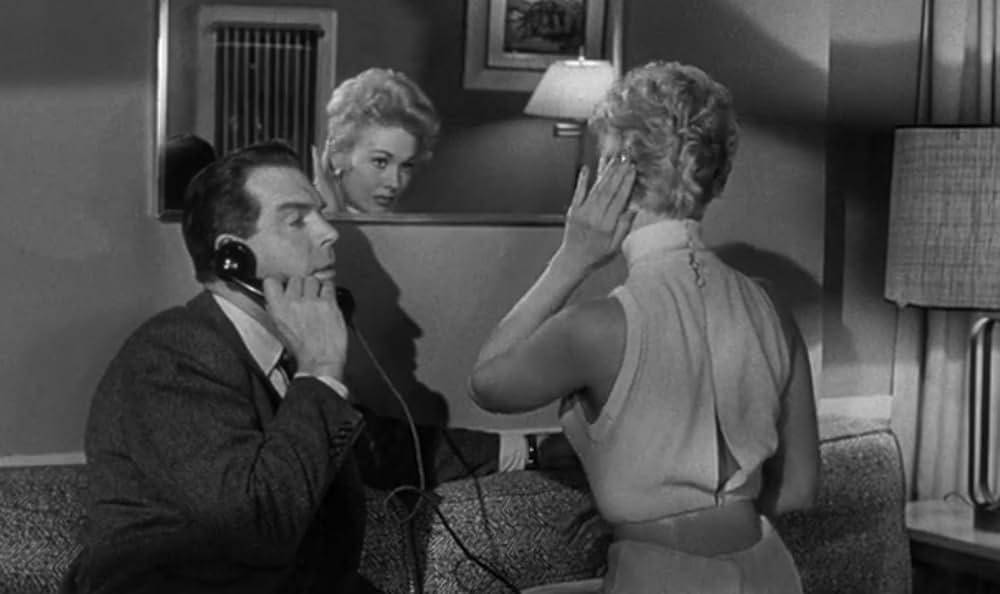 殺人者はバッヂをつけていたの画像