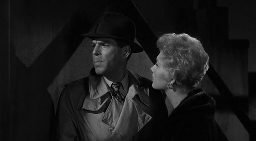 殺人者はバッヂをつけていたの画像