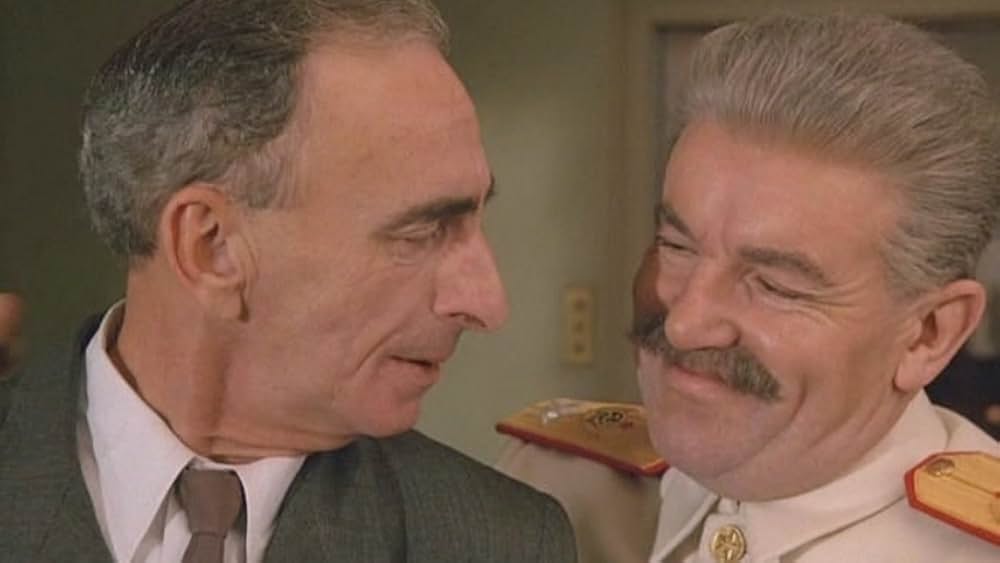 クレムリンの赤いバラ／鉄のカーテンの向こうの懲りない人々の写真