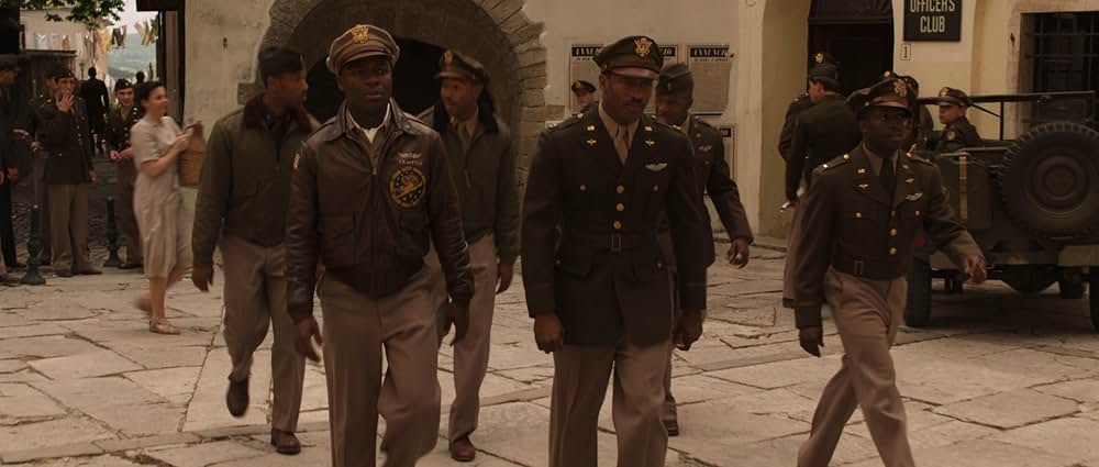 レッド・テイルズの写真