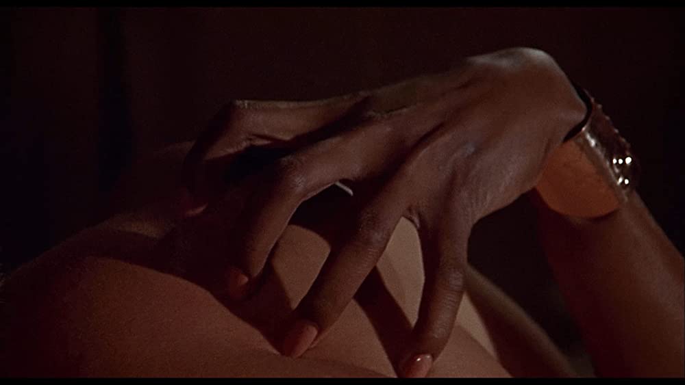 唇からナイフの画像