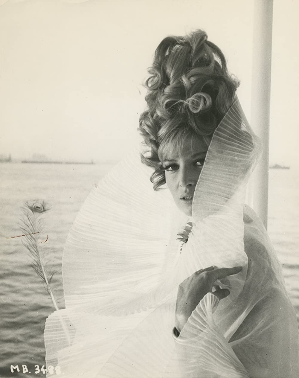 唇からナイフの画像