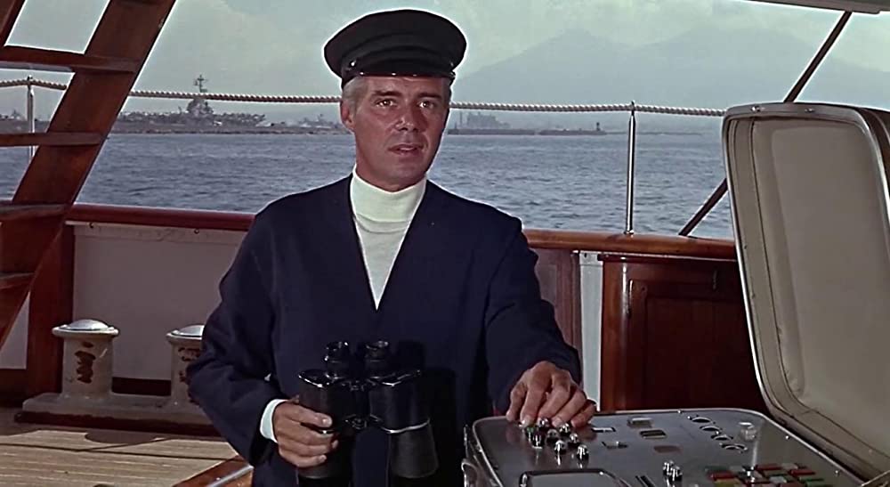 「唇からナイフ」ダーク・ボガードの画像