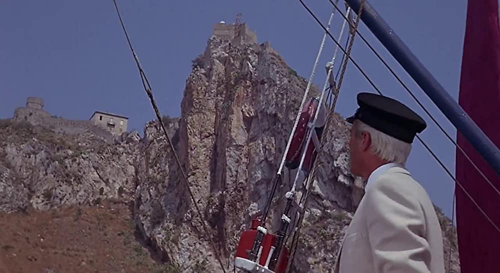 「唇からナイフ」ダーク・ボガードの画像