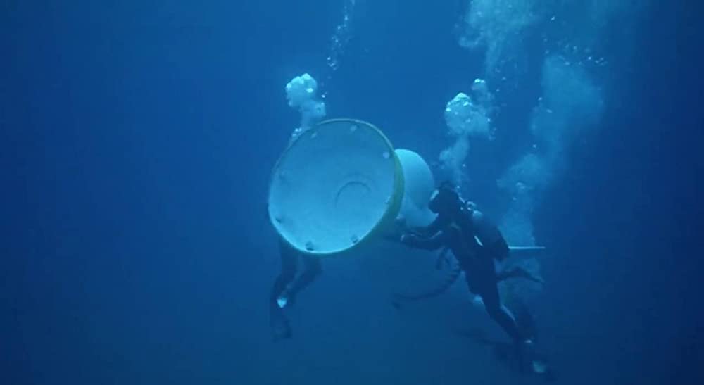 唇からナイフの画像