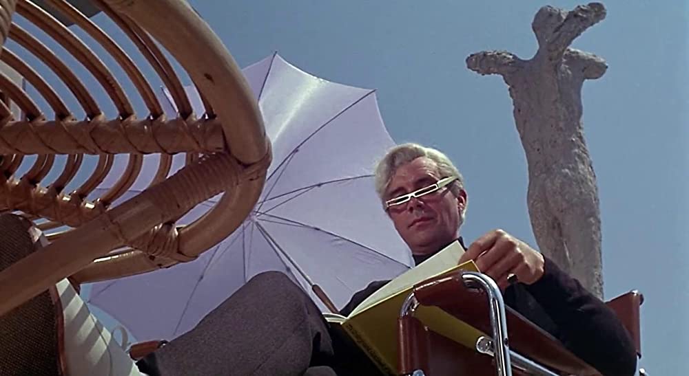 「唇からナイフ」ダーク・ボガードの画像