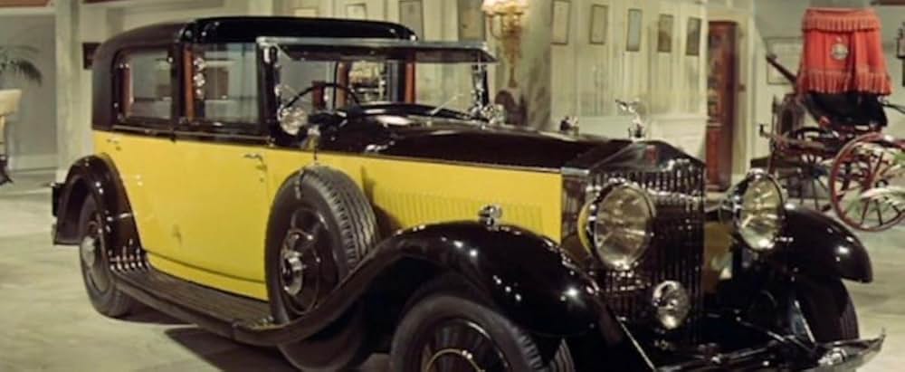 黄色いロールス・ロイスの画像