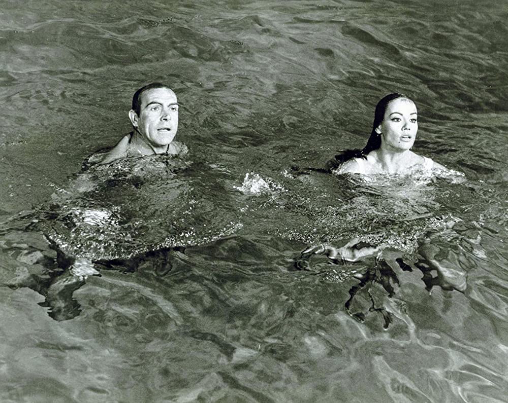 「007／サンダーボール作戦」ショーン・コネリー & クローディーヌ・オージェの画像