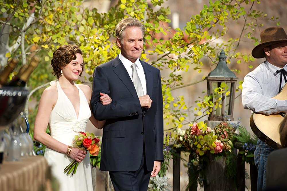 「犬と私とダンナのカンケイ」ケビン・クライン & エリザベス・モスの画像