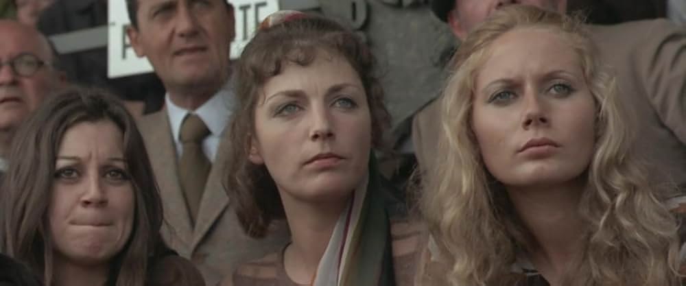 ローカル・サッカー・クラブのヒーローの写真