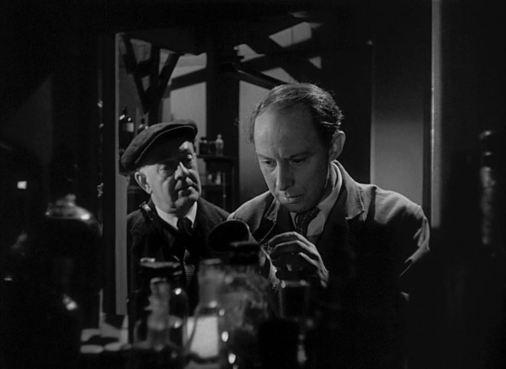 白衣の男の画像