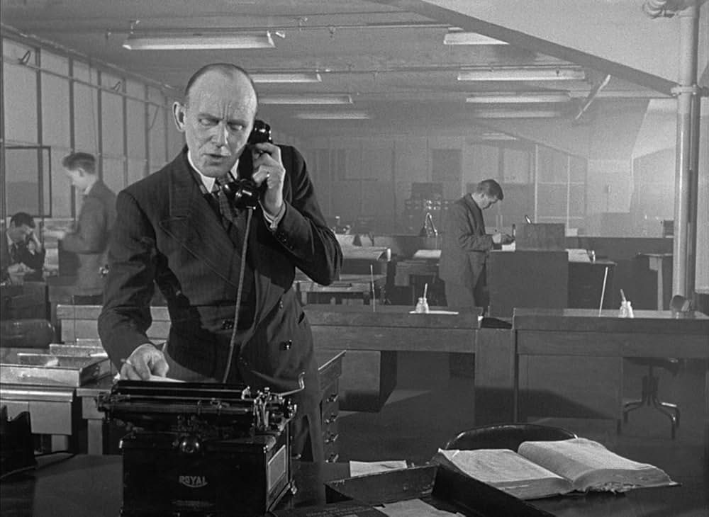 白衣の男の画像