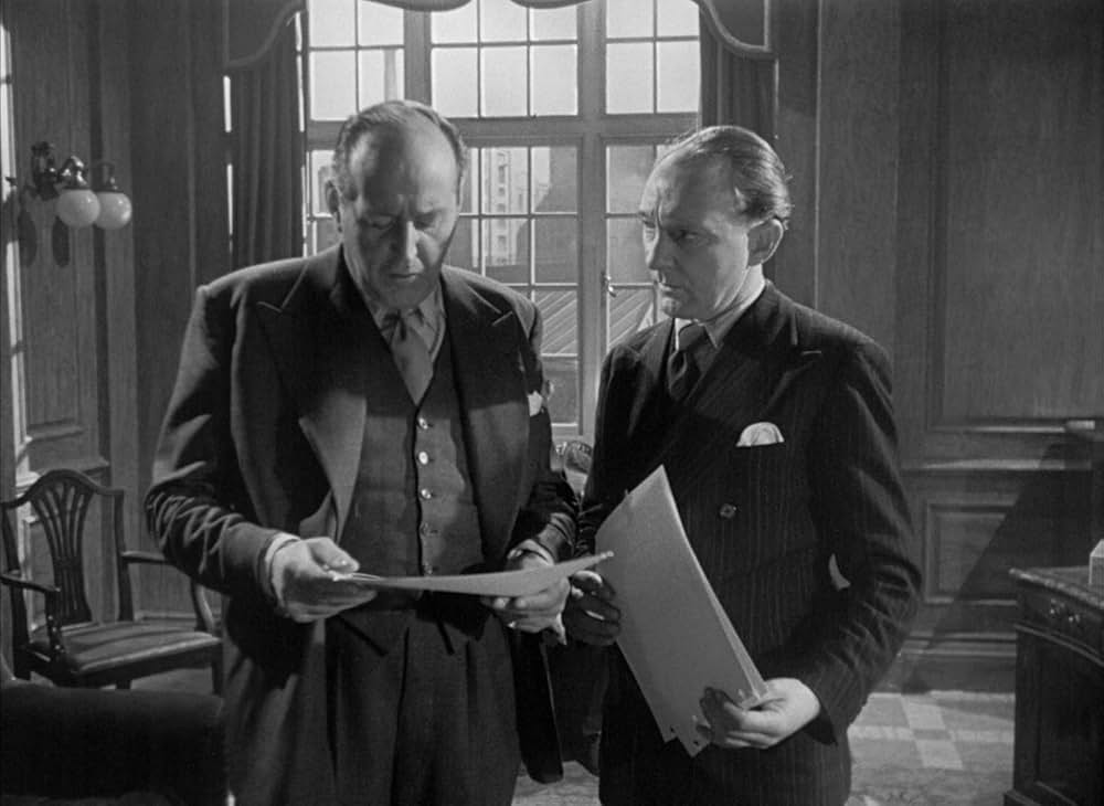 白衣の男の写真