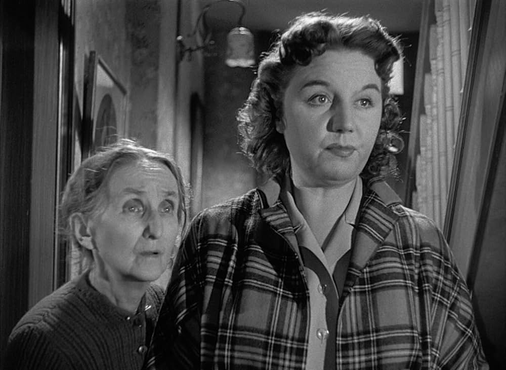 白衣の男の画像