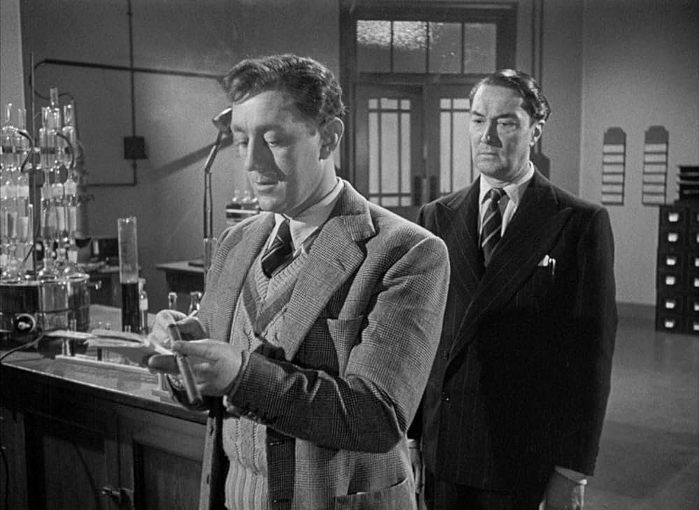 白衣の男の画像