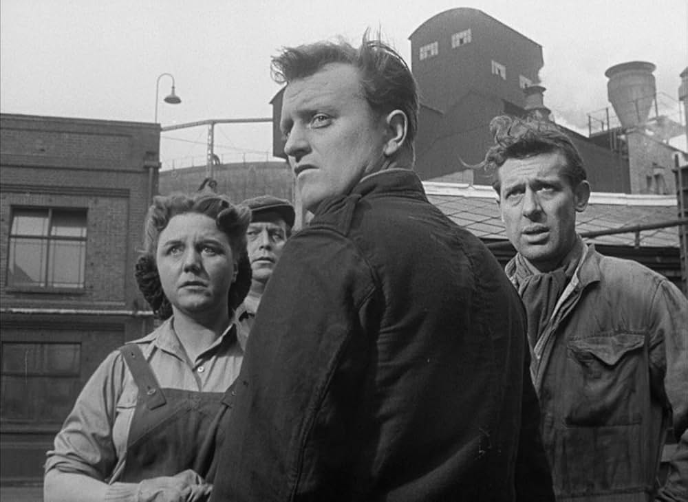 白衣の男の画像