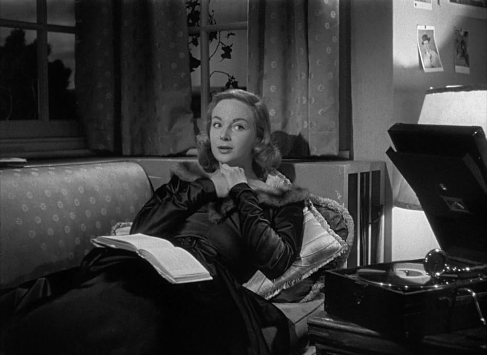 白衣の男の画像