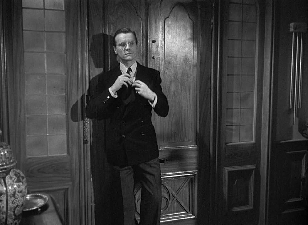 白衣の男の画像