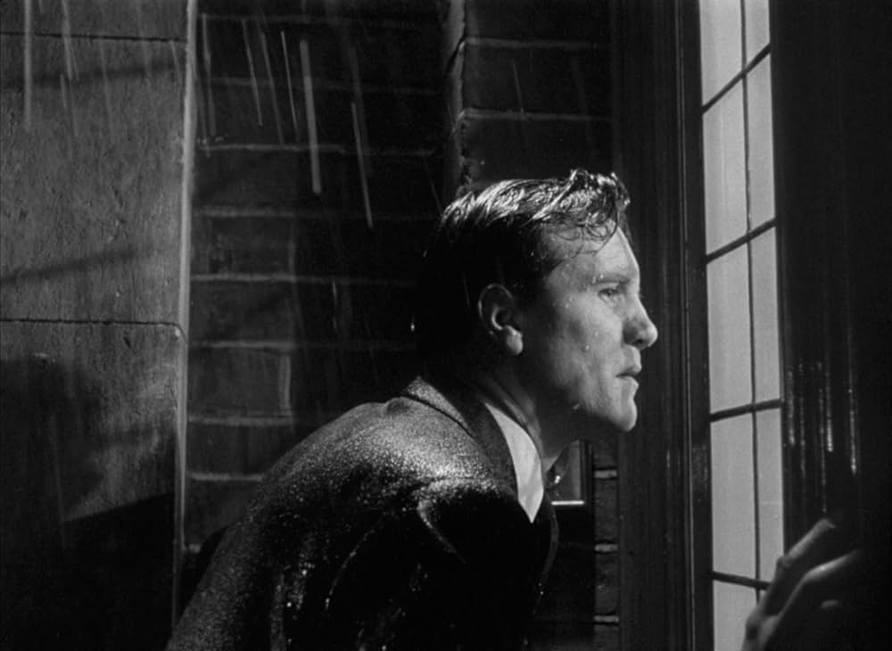 白衣の男の画像