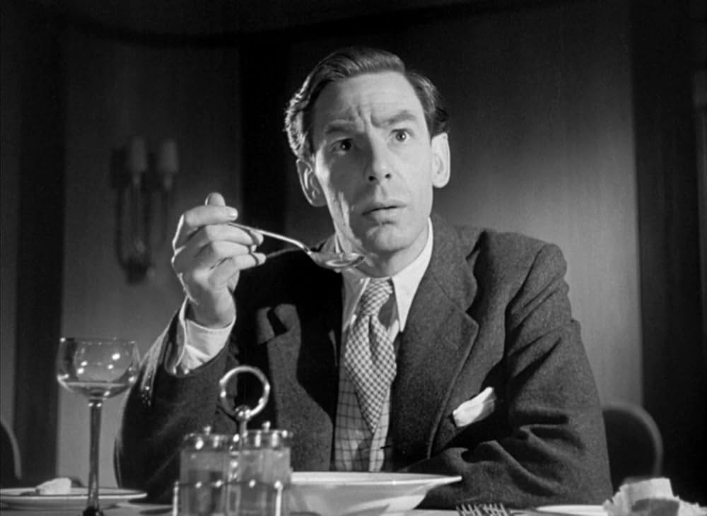 白衣の男の画像