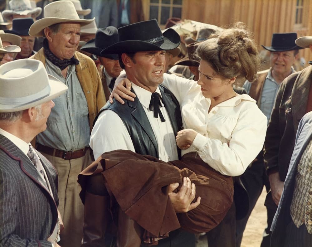 夕陽に立つ保安官の画像