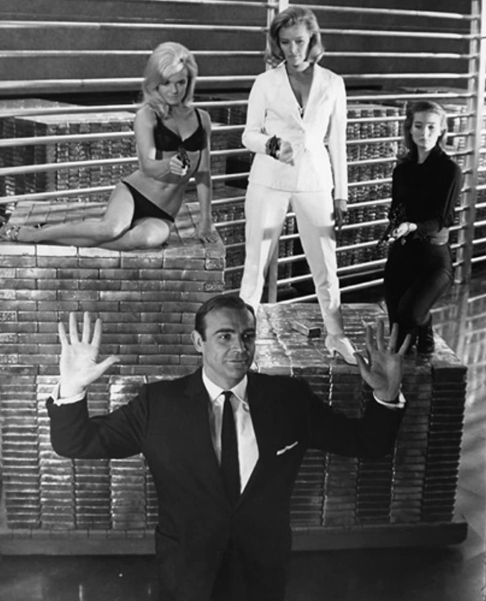 「007／ゴールドフィンガー」ショーン・コネリー & オナー・ブラックマン & シャーリー・イートン & Tania Malletの画像