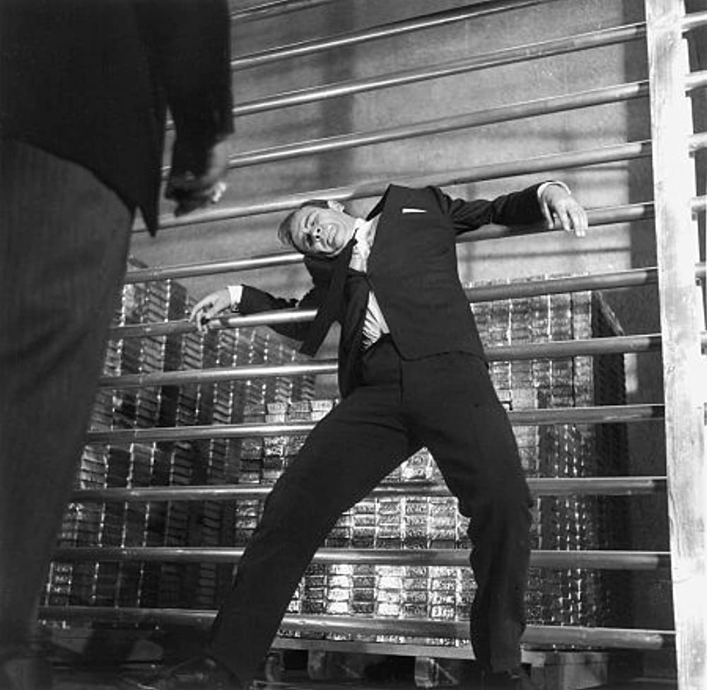「007／ゴールドフィンガー」ショーン・コネリー & Harold Sakataの画像