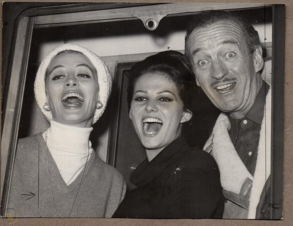 「ピンクの豹」デビッド・ニーブン & キャプシーヌ & クラウディア・カルディナーレの画像