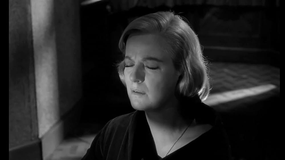 雨の午後の降霊祭の画像