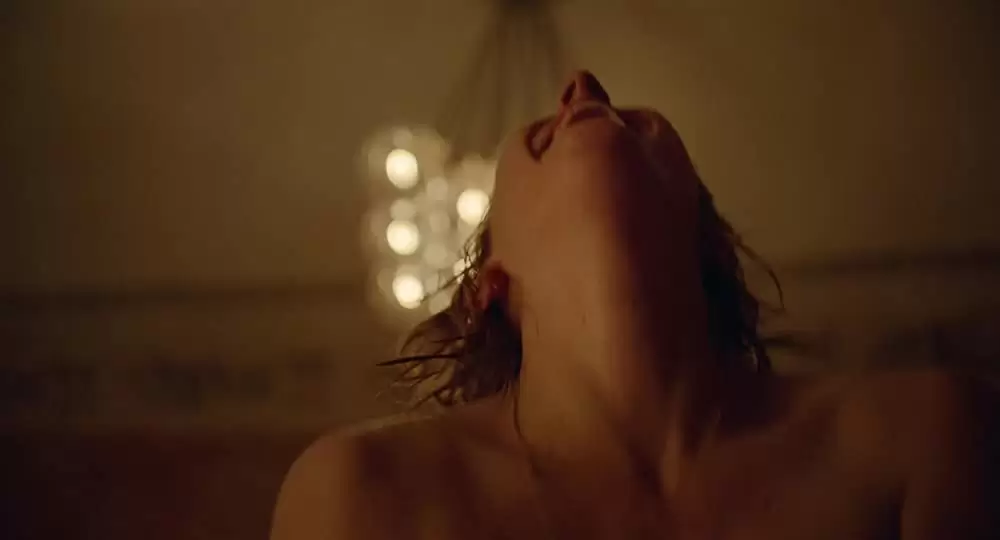 「ザ・スクエア 思いやりの聖域」エリザベス・モスの画像