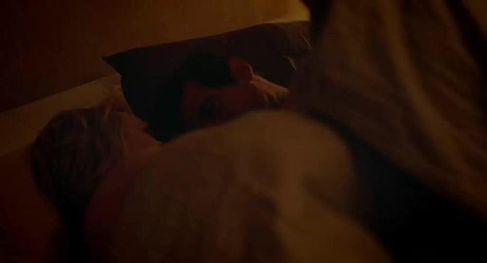 「ザ・スクエア 思いやりの聖域」エリザベス・モス & クレス・バングの画像