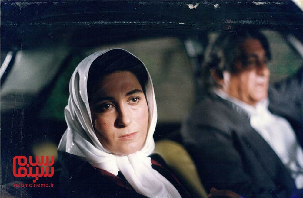 青いベールの画像