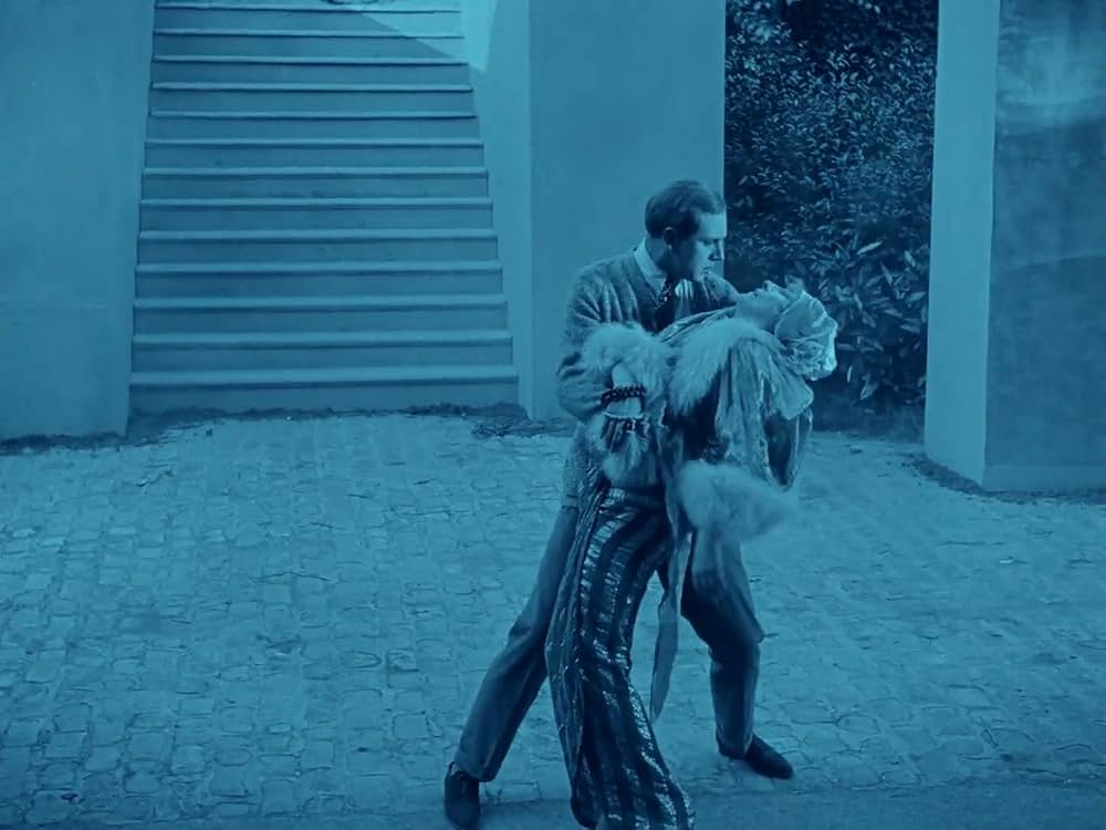 人でなしの女の画像