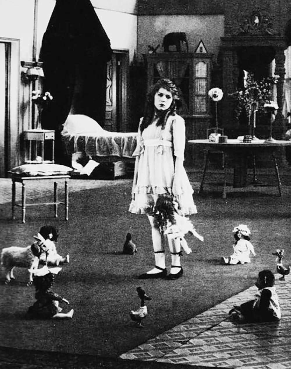 The Poor Little Rich Girl（原題）の画像